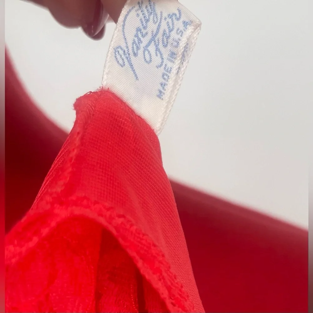 50s/60s Vibrant Red Lovely Nylon Full Slip With Lacey Bust & Lace Trimmed Hem - Picture 11 of 14